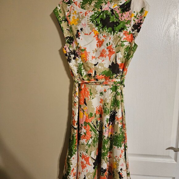 Women's Dress - Picture 5 of 9